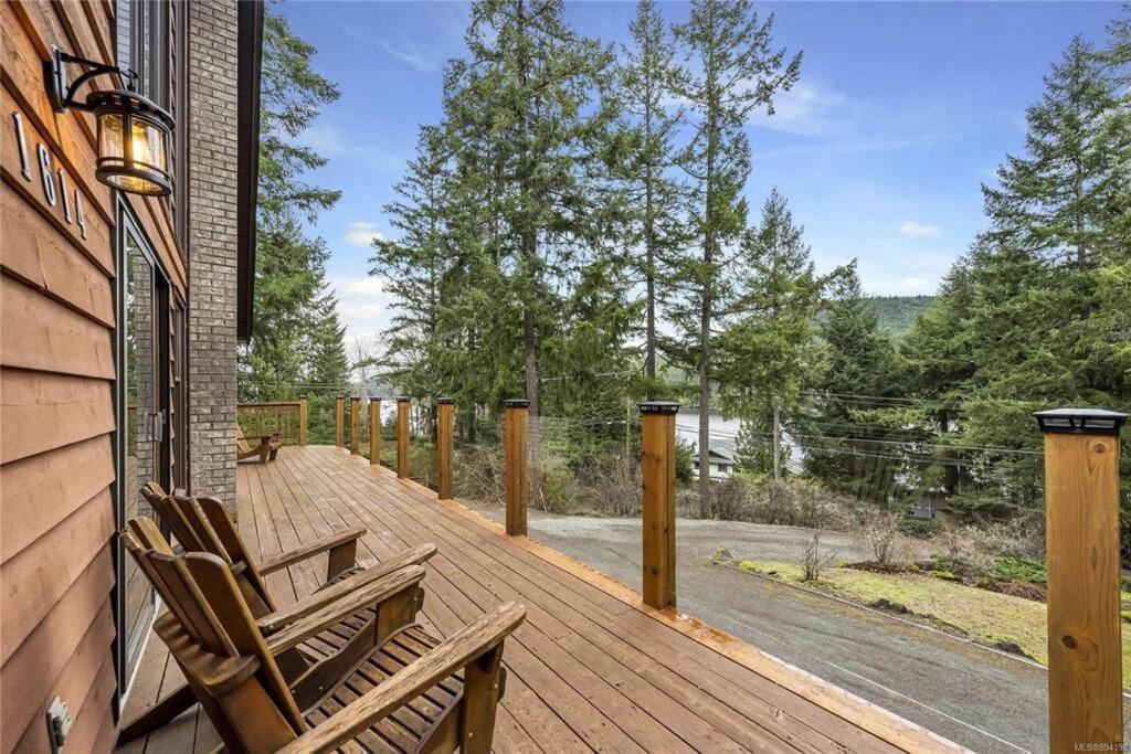Chalet Style Cottage Near Shawnigan Lake Exterior photo